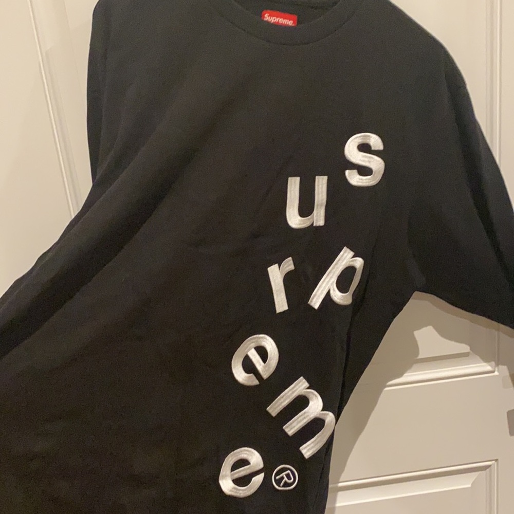 Supreme LOGO - Picture 3 of 5